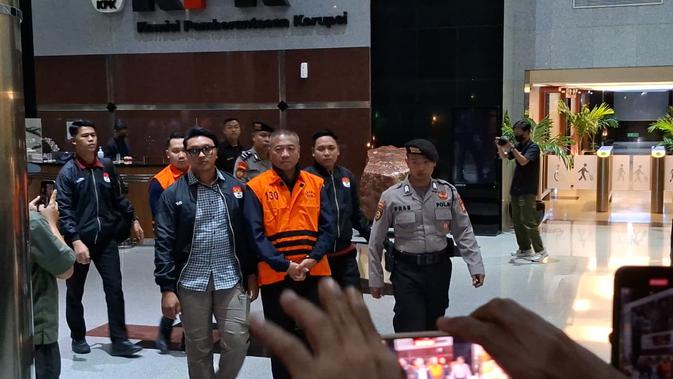 Pakai Rompi Oranye, Bupati Tulungagung usai Jadi Tersangka Pemerasan: Mohon Maaf
