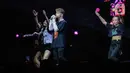 Aksi panggung Hrvy bersama para dancer saat tampil dalam festival musik Love Fest di Istora Senayan, Jakarta, Sabtu (22/2/2020). Dalam penampilannya Hrvy membawakan sejumlah lagu seperti Personal, Million Ways, I Wish You Were Here. (Liputan6.com/Faizal Fanani)