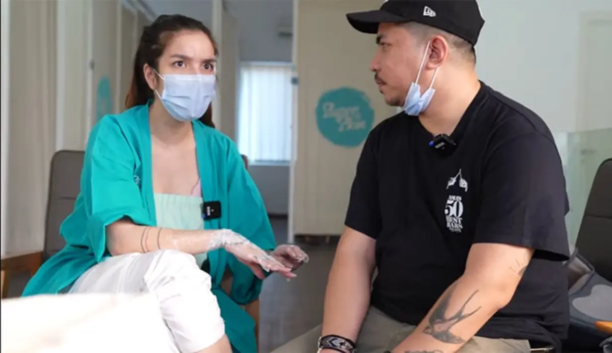 Sheila Marcia (Youtube/Sheila Marcia & AwesomeFam)