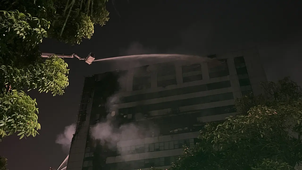 Kebakaran Gedung Bapenda DKI Jakarta. (Liputan6.com/Winda Nelfira)