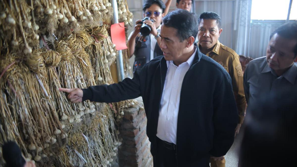 Mentan Amran: NTB Menjadi Pusat Komoditas Bawang Putih dan Jagung Nasional