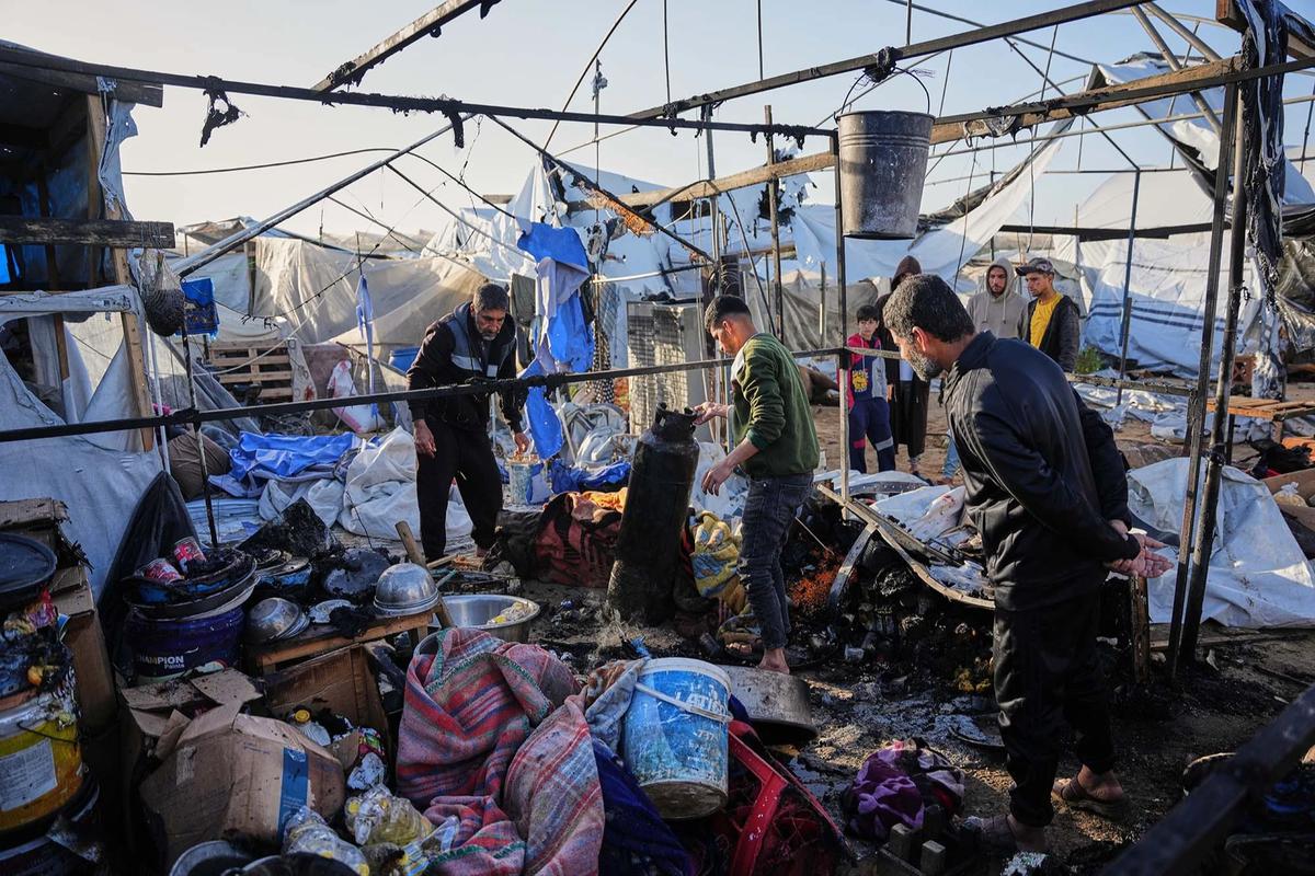 FOTO: Tangis Keluarga Iringi 25 Warga Sipil Tewas di Jalur Gaza