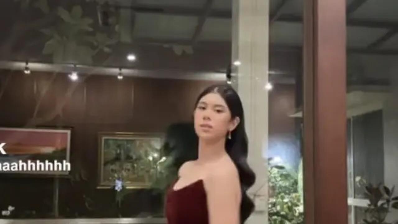 Pesona Almira Putri Annisa Pohan saat Hadir Prom Night Dipulas Makeup Natural dengan Atasan Bustier yang On Point