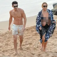 Mariah Carey bersama pelatih koreografernya, Bryan Tanaka. (via. Dailymail)