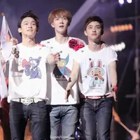 Bagaimana jika EXO membawakan salah satu lagunya dengan iringan live band?