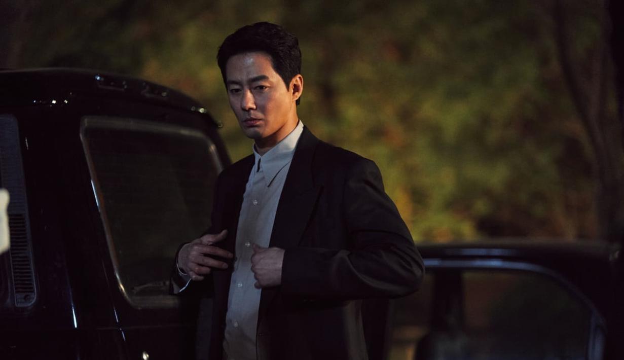 Kim Doo Shik sendiri merupakan seorang agen veteran dengan kemampuan supranatural untuk terbang, yang melakukan berbagai misi. (Foto: Disney Plus Hotstar via Soompi)