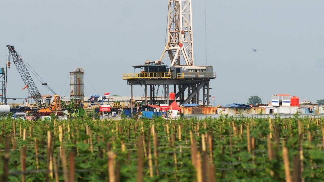 Penemuan tersebut menyasar target reservoir Carbonate Formasi Lower Cibulakan yang berhasil mengalirkan minyak 402 BOPD dan rate gas mencapai 1,09 MMSCFD di kedalaman 2.590 mMD.