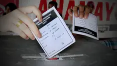Hanya karena satu orang yang mencoblos dua kali Pungutan ulang terpaksa dilakukan di TPS 3 Pinang Jaya, Kemiling Bandar Lampung.
