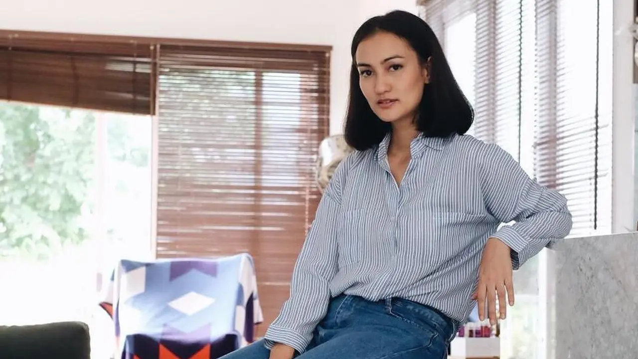 [Fimela] Atiqah Hasiholan