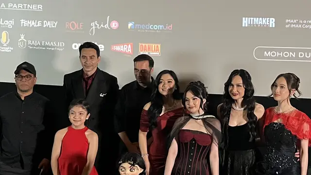 JJajaran produser, sutradara, serta cast dalam konferensi pers dan screening film "The Doll Ghawiah" di kawasan Jakarta pada (16/10/2026)/ (Liputan6.com/Afradhiya N. R)