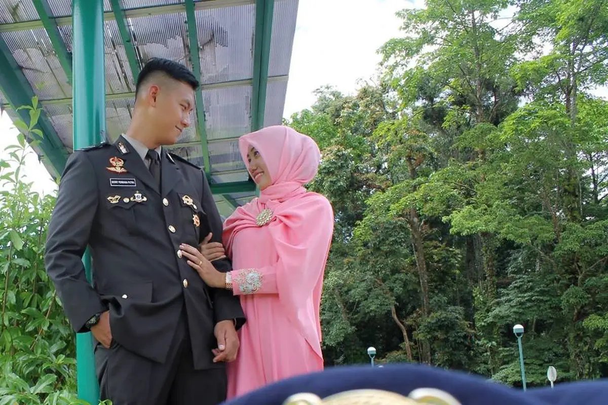 [Bintang] Tewas Tertembak di Papua, Ini 5 Momen Bahagia Berry dan Istri