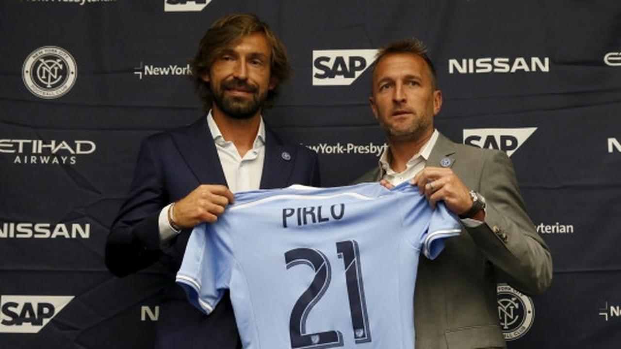 Keceriaan Pirlo bermain dengan junior New York City FC