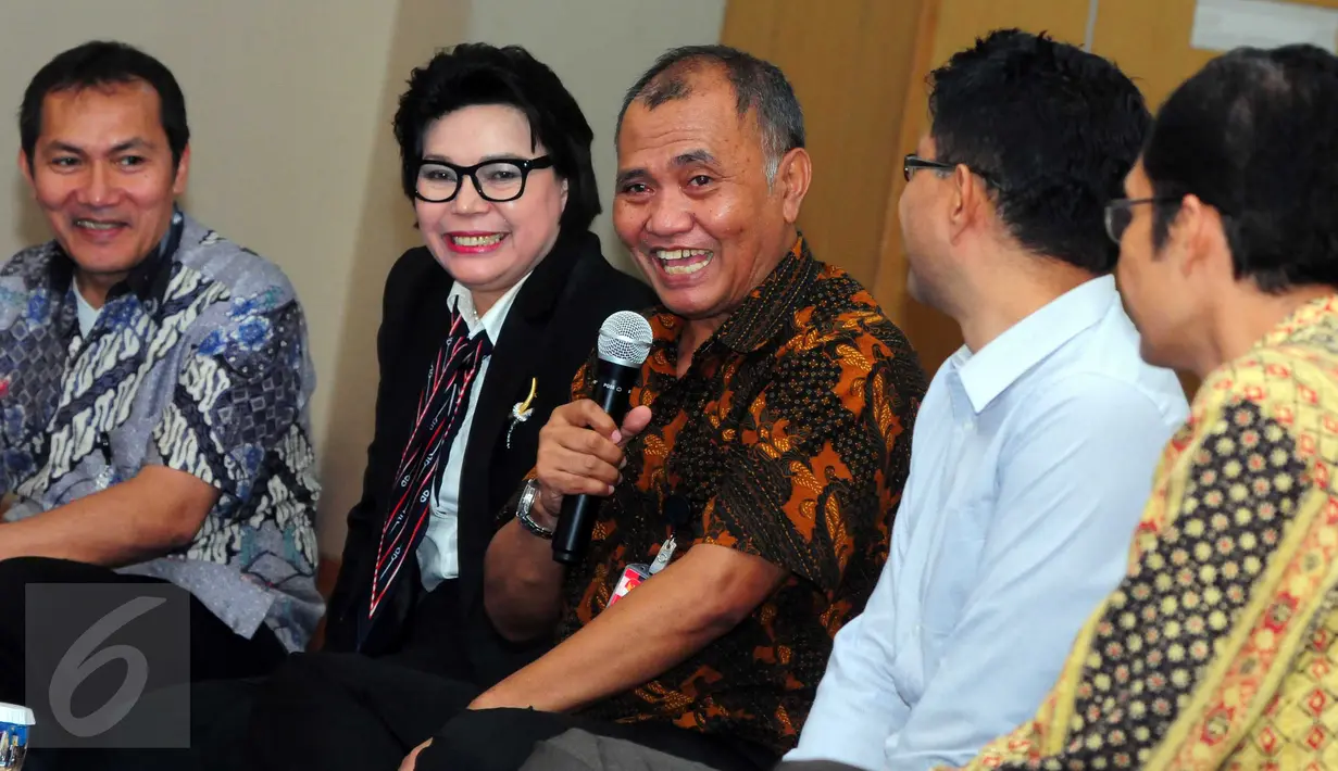 Ki-ka: Saut Situmorang, Basaria Panjaitan, Agus Rahardjo, Laode Muhammad Syarif & Alexander Marwata saat diskusi dengan wartawan di Gedung KPK, Jakarta,Senin (29/2/2016). Diskusi membahas beberapa kasus yang sedang berjalan. (Liputan6.com/Helmi Afandi)