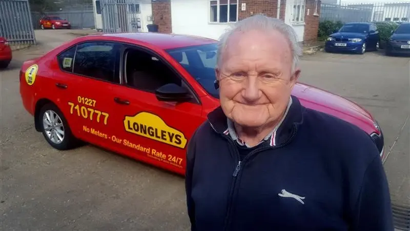 Berusia 85 Tahun, Supir Taksi Tertua Pensiun