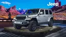 Selain tipe Rubicon yang terlihat gagah dengan tampang sangar khas Jeep. Tersedia juga varian Wrangler yang lebih terlihat untuk di perkotaan. Aksen hitam doff dikurangi pada varian ini, mulai dari bumper depan, spion, hingga handle pintu diberi cat sewarna body. Selain itu velg yang digunakan pun lebih besar dengan model multi-spoke berkelir two tone. (Source: caranddriver.com)
