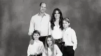 Foto keluarga Kate Middleton dan Pangeran William untuk kartu Natal 2024. (dok. Instagram @princeandprincessofwales/https://www.instagram.com/p/C0pf0IXNv15/Dinny Mutiah)