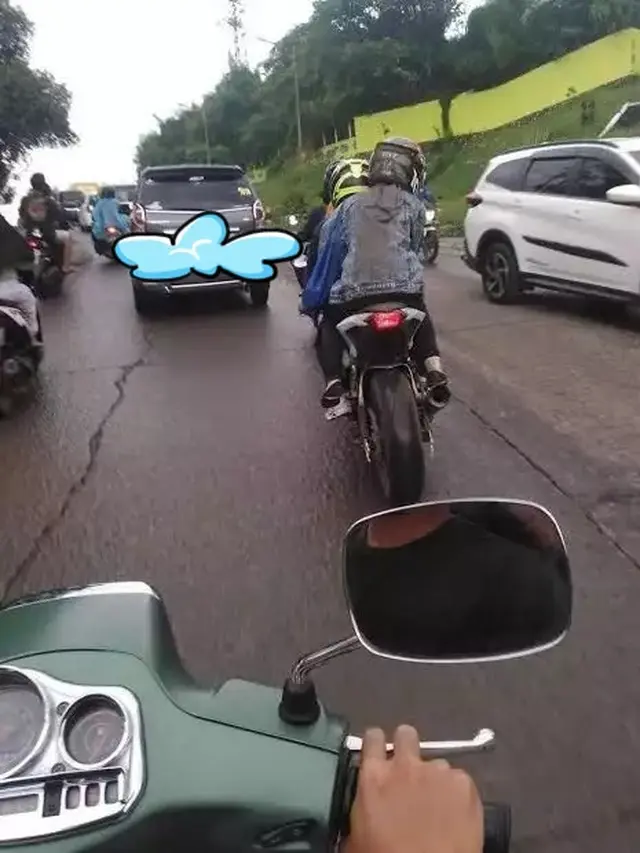 6 Momen Apes Saat Pacaran Naik Motor Ini Bikin Senyum Tipis