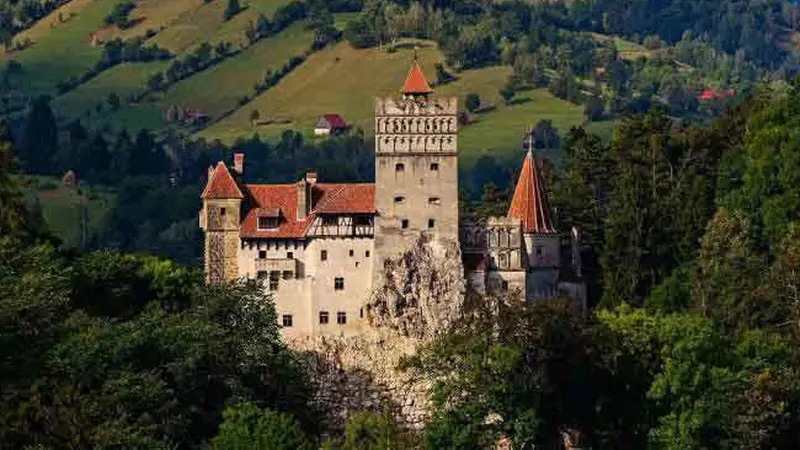 Tujuh Kastil Ini Paling Angker di Dunia