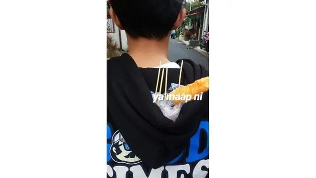 6 Potret Kocak Fungsi Hoodie Cowok Ini Bikin Ketawa