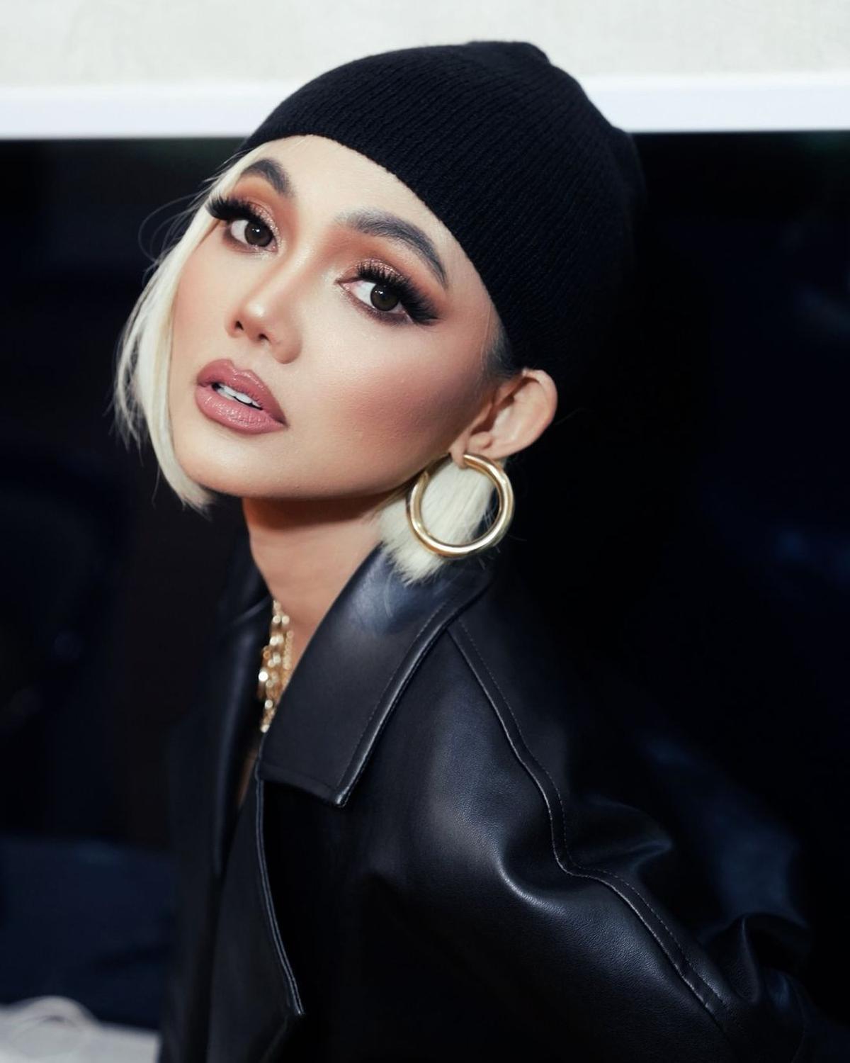 Bikin Netizen Terkecoh, Ini Potret Rina Nose Impersonate Agnez Mo - Gaya Nyanyinya Mirip Banget