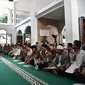 Presiden Jokowi membagikan sertifikan wakaf masjid dan lembaga pendidikan islam di Kabupaten Cianjur, Jawa Barat. (Liputan6.com/Biro Pers)