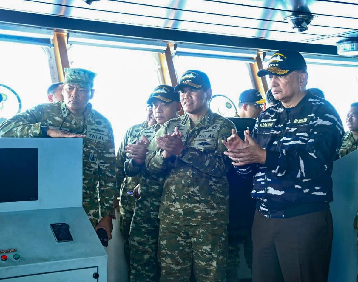 FOTO: TNI Tunjukkan Kesiapan Hadapi Perang Modern Lewat Latopslagab di Karimun Jawa