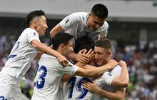 Cetak Sejarah Lolos ke Piala Dunia 2026, Pemain Timnas Uzbekistan Dihadiahi Mobil Listrik Sampai Dipajang di Lapangan