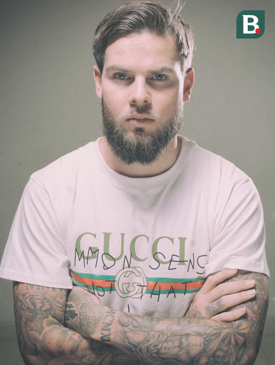 Danny Guthrie pesepakbola asal Inggris  yang pernah membela Liverpool dan Newcastle United dalam sesi foto bersama Bola.com, Sabtu (24/2/2018). Kini Danny Guthrie resmi menjadi pemain Mitra Kukar.  (Bola.com/Peksi Cahyo)