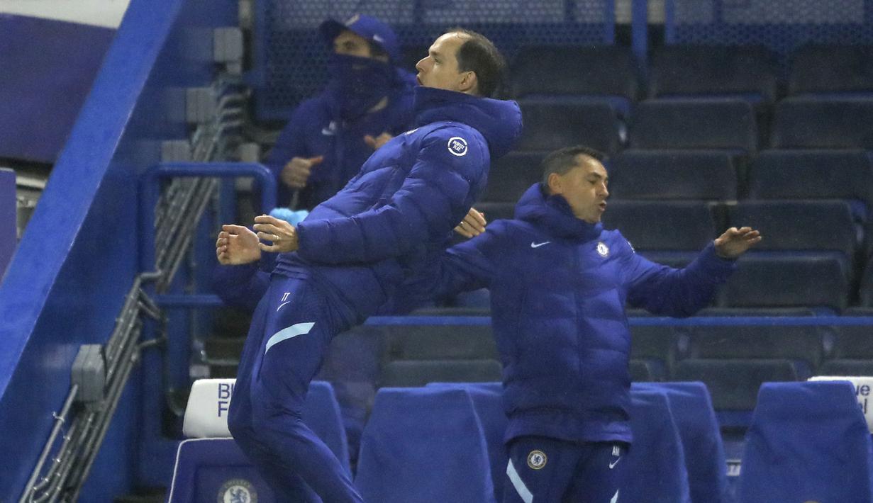 Reaksi Thomas Tuchel saat timnya hampir menciptakan gol ke gawang Wolverhampton Wanderers dalam laga lanjutan Liga Inggris 2020/21 pekan ke-20 di Stamford Bridge, Rabu (27/1/2021). Chelsea bermain imbang 0-0 dengan Wolverhampton Wanderers. (Pool via AP/Richard Heathcote)