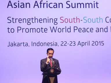 Presiden Jokowi memberikan pidato penutupan di Konferensi Tingkat Tinggi (KTT) Asia Afrika 2015 di JCC Jakarta, Kamis (23/4/2015). Dalam konferensi tersebut disepakati tiga poin kesepakatan antar negara-negara Asia-Afrika. (Liputan6.com/Herman Zakharia) 