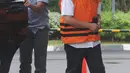 Kepala Dinas Pendidikan Kabupaten Cianjur Cecep Sobandi tiba di gedung KPK, Jakarta, Kamis (10/1). Cecep diperiksa sebagai tersangka terkait gratifikasi atau suap DAK Pendidikan Kabupaten Cianjur TA 2018. (Merdeka.com/Dwi Narwoko)