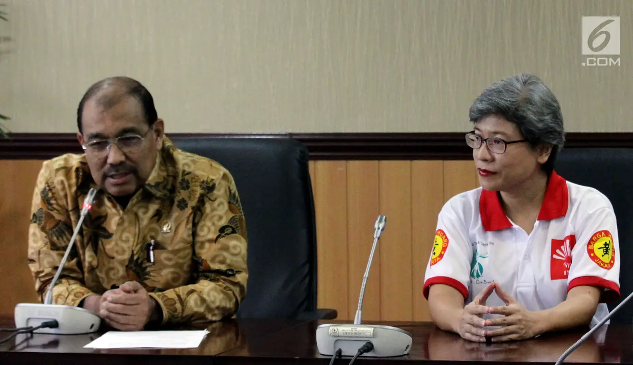 Ketua Umum STI Nono Sampono dan Ketua Panitia peringatan WTQD 2018 Wirawati Hartawan (kanan) memberi keterangan pers di Jakarta (23/4). Peringatan WTQD akan diadakan serentak di dunia pada 28 April 2018 mendatang. (Liputan6.com/JohanTallo)