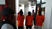 Tiga siswa SMA yang masih di bawah umur berhasil diamankan Polres Kutai Kartanegara setelah berupaya merampok toko emas di Kota Tenggarong.