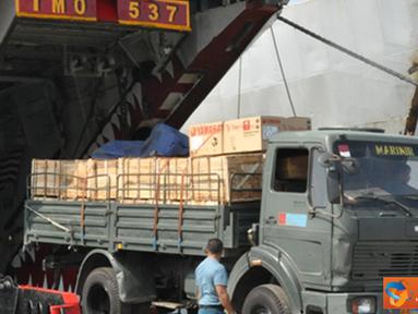 Citizen6, Tanjung Priok: Dua kapal perang dari jajaran Kolinlamil jenis ATF, KRI Teluk Manado-537 dan KRI Teluk Hading-538 mengangkut Satgasmar dalam rangka operasi pengamanan ke pulau-pulau terluar Indonesia pada, Selasa (25/9). (Pengirim: Dispenkolinlam