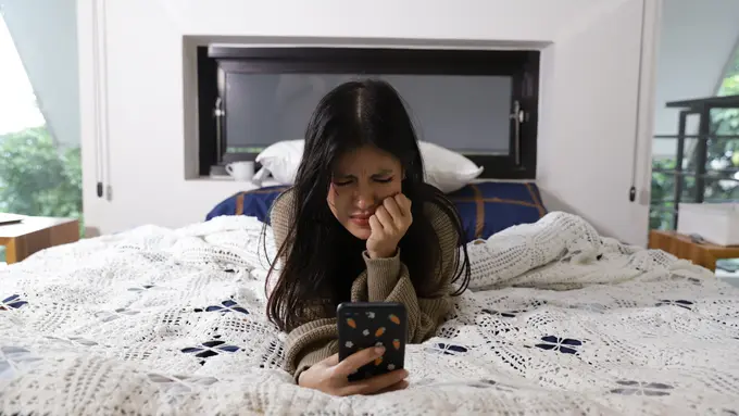 wanita januari sedang sedih