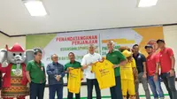 PT Semen Baturaja (Persero) Tbk resmi menjadi sponsor Sriwijaya FC jelang kompetisi Liga 2 (Liputan6.com / Nefri Inge)