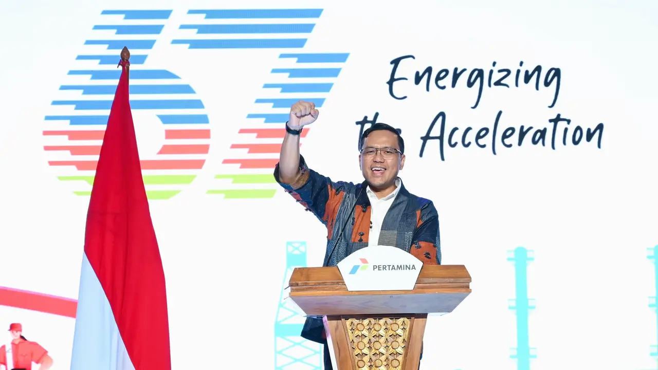 Direktur Utama Pertamina, Simon Aloysius Mantiri saat memberikan sambutan pada acara puncak perayaan Hari Ulang Tahun (HUT) ke-67 Pertamina di Grha Pertamina, Jakarta (10/12/2024). (Dok Pertamina)