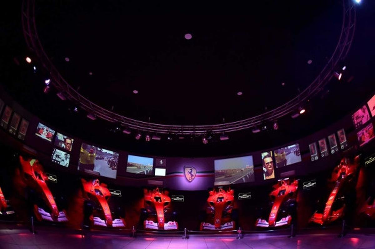 Berkunjung ke pameran mobil-mobil super di Museum Ferrari Italia