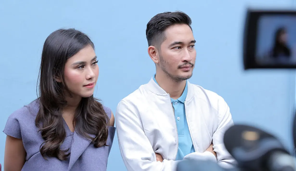 Namun saat ditanya, Syahnaz mengatakan bahwa dirinya akan mengundang mantan pacar. Menurutnya, para mantannya sekarang ini sudah menjadi teman baik. (Deki Prayoga/Bintang.com)