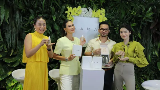 Luna Maya di sela-sela perayaan anniversary NAMA Beauty, brand kecantikan yang didirikannya dua tahun lalu.