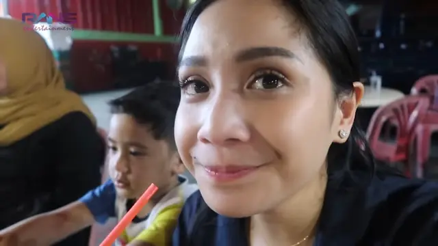 Nagita Slavina mengungsi ke Singapura