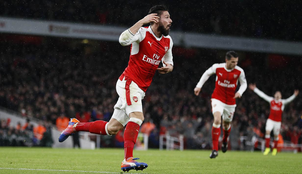 Bomber Arsenal, Olivier Giroud, merayakan gol yang dicetaknya ke gawang Crystal Palace. Akhirnya The Gunners berhasil unggul 1-0 melalui gol scorpion kick dari Giroud memanfaatkan umpan Alexis Sanchez. (Reuters/Stefan Wermuth)