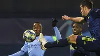 Aksi striker Manchester City, Raheem Sterling, pada laga Liga Champions kontra Dinamo Zagreb di  at the Maksimir Stadium, Kamis (12/12/2019) dini hari WIB. (Denis Lovrovic/AFP)
