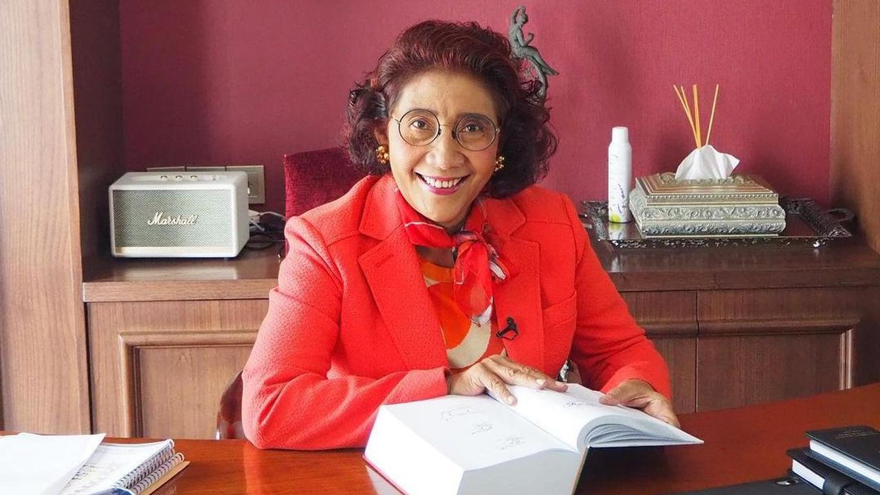 Pada tahun 1996, Ia kemudian mendirikan pabrik pengolahan ikan yang dinamakan PT ASI Pudjiastuti Marine Product. Perusahanan tersebut menawarkan produk unggulan berupa lobster dengan merek "Susi Brand".<br>