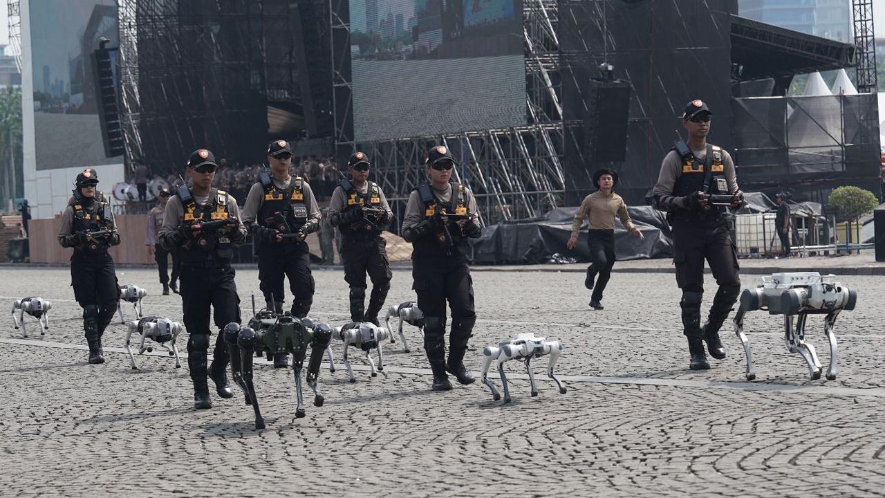 Robot homanoid dan anjing k9 Polri