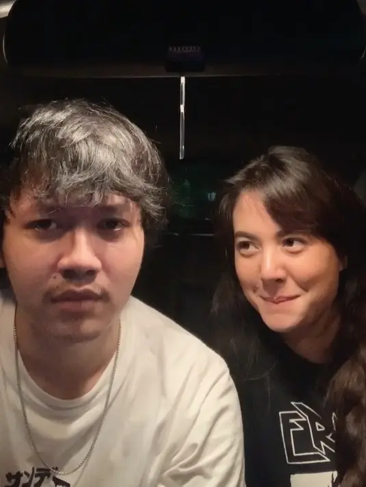 Aurelie Moeremans dan Hanif Ramadhana bertemu lewat media sosial, kemudian keduanya menjalin proses pendekatan. Hingga akhirnya kini berpacaran dan semakin sering membuat konten bersama. (Instagram/aurelie)