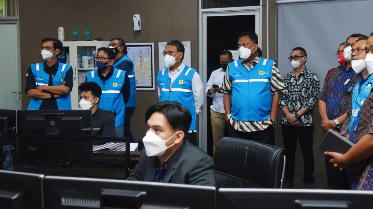 Menteri Energi Dan Sumber Daya Mineral (ESDM) Arifin Tasrif mengunjungi UP2B Sistem Minahasa. (Dok Kementerian ESDM)