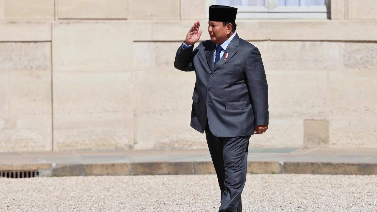 Momen Hangat Prabowo di Prancis, Sempat Kirim Ucapan Ultah untuk Titiek Soeharto