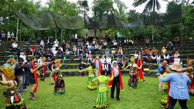 Sendratari Meras Gandrung.