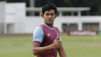 Pemain PSM Makassar, Rizky Pellu, saat sesi latihan jelang laga Piala AFC di Stadion Madya, Jakarta, (9/3/2020). PSM Makassar akan berhadapan dengan Kaya FC. (Bola.com/M Iqbal Ichsan)